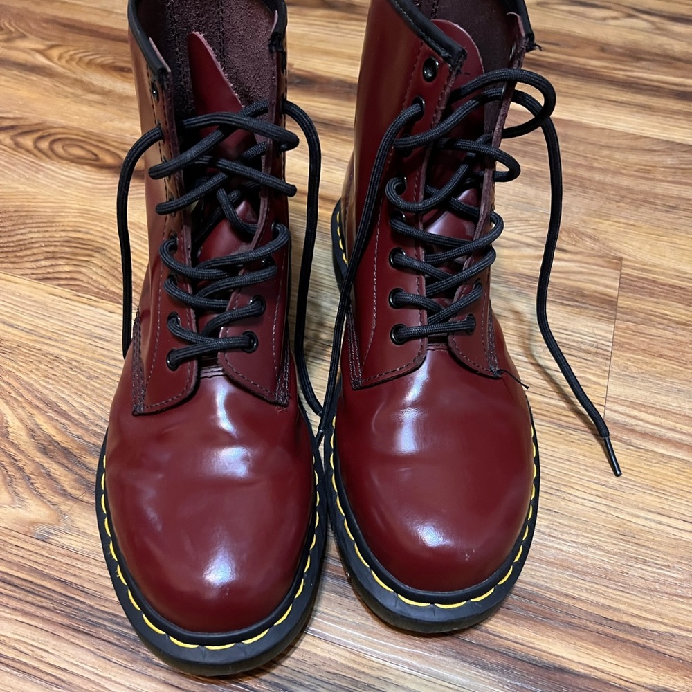 dr martens boots Unisex Men’s US 8M Women’s US 9L